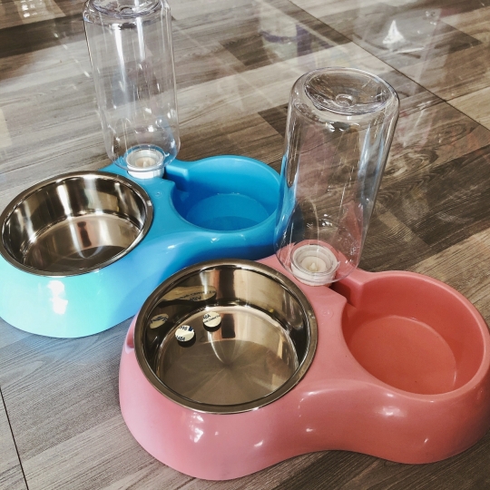 Bát gắn chai nước Feeder